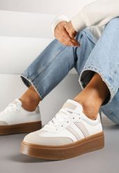 Biało-Beżowe Sneakersy w Stylu Kultowych Tenisówek na Grubej Podeszwie Carilne. Białe obuwie sportowe damskie Born2be, z jeansu, bez zapięcia, tenisowe. Za 89.99 zł.