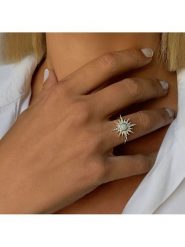 Les Petites Précieuses Pozłacany pierścionek z cyrkoniami rozmiar: 58. Zielone pierścionki damskie Les Petites Précieuses, z cyrkonią, pozłacane. Za 104.99 zł.