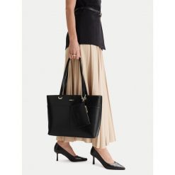 Torebka MEXX. Czarne torebki klasyczne damskie Mexx, bez dodatków. Za 199.99 zł.