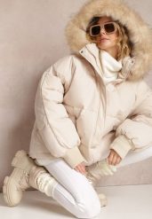 Beżowa Kurtka Oversize z Futrzanym Kapturem Haduni. Brązowe kurtki damskie Renee, na zimę, l, z aplikacjami, z futra. Za 249.99 zł.