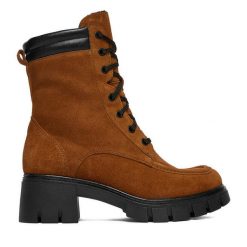 Trapery Simple. Brązowe trapery damskie Simple, bez zapięcia. Za 599.00 zł.