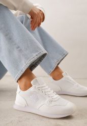 Białe Przeszywane Sneakersy w Klasycznym Stylu Zeosa. Białe obuwie sportowe damskie Renee, z jeansu, bez zapięcia. Za 99.99 zł.