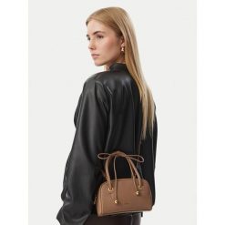 Torebka Furla. Brązowe kuferki damskie Furla, bez wzorów, bez dodatków. Za 1,169.00 zł.