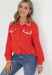 Czerwona Koszula z Biżuteryjnymi Guzikami i Eleganckimi Lamówkami Athehir. Czerwone koszule damskie Born2be, m, bez wzorów, eleganckie, bez kołnierzyka, bez ramiączek. Za 149.99 zł.