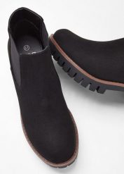 Sztyblety. Czarne botki damskie bonprix, sportowe, bez obcasa, bez zapięcia. Za 169.99 zł.
