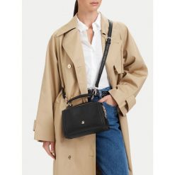 Torebka Beverly Hills Polo Club. Czarne kuferki damskie Beverly Hills Polo Club, bez dodatków. Za 189.99 zł.