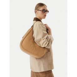 Torebka Calvin Klein. Brązowe torebki klasyczne damskie Calvin Klein, bez dodatków. Za 529.99 zł.