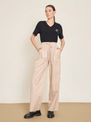 BGN Spodnie w kolorze beżowym rozmiar: 40. Brązowe spodnie materiałowe damskie BGN, bez wzorów, z materiału. Za 121.99 zł.