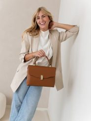 Lia Biassoni Skórzana torebka w kolorze jasnobrązowym - 29 x 29 x 12 cm rozmiar: onesize. Brązowe torebki klasyczne damskie Lia Biassoni, z materiału, przez ramię, bez dodatków. Za 304.99 zł.