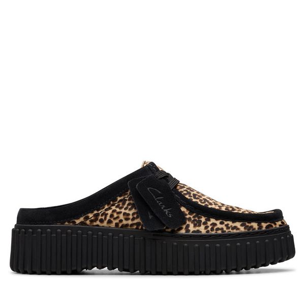 Klapki Clarks. Brązowe klapki damskie Clarks, bez wzorów, bez obcasa, bez zapięcia. Za 539.99 zł.