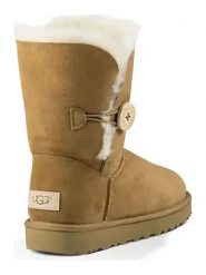 UGG Skórzane botki "Bailey Button II" w kolorze jasnobrązowym rozmiar: 39. Brązowe botki damskie Ugg, z wełny, z okrągłym noskiem, bez obcasa, bez zapięcia. Za 807.45 zł.