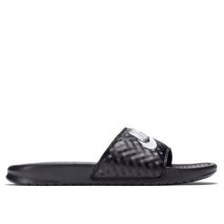 Klapki damskie Nike Wmns Benassi Jdi. Czarne klapki damskie Nike, bez wzorów, z materiału, bez obcasa, bez zapięcia. Za 259.99 zł.