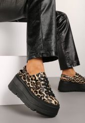 Brązowe Sneakersy Vices w Panterkę na Grubej Tłoczonej Podeszwie z Paskiem na Pięcie i Metaliczną Ozdobą Zenfedi. Brązowe obuwie sportowe damskie Born2be, z jeansu, bez zapięcia. Za 119.99 zł.