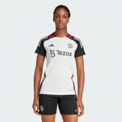 Koszulka Manchester United Tiro 24 Training. Białe bluzki damskie Adidas, l, bez wzorów, z materiału, bez kołnierzyka, bez ramiączek. W wyprzedaży za 174.30 zł.