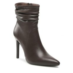 Botki DeeZee. Brązowe botki damskie DeeZee, bez obcasa, na szpilce, bez zapięcia. Za 139.99 zł.