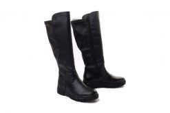 RIEKER X3451-01 black, kozaki damskie. Czarne kozaki damskie Rieker, na zimę, z polaru, bez obcasa, na koturnie, bez zapięcia. Za 409.90 zł.