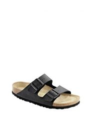 Birkenstock Klapki w kolorze czarnym rozmiar: 39. Czarne klapki damskie Birkenstock, bez wzorów, z materiału, z otwartym noskiem, bez obcasa, bez zapięcia. Za 306.70 zł.