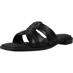 Sandały CLARKS ARIANY MULE Czarny. Czarne sandały damskie Clarks, bez wzorów, ze skóry, bez obcasa, bez zapięcia. Za 215.99 zł.