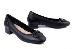 RIEKER 43453-00 black, czółenka damskie. Czarne czółenka damskie Rieker, bez wzorów, bez obcasa. Za 329.90 zł.