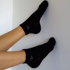 Czarne skarpetki damskie - delikatny wzór 727. Czarne skarpetki damskie Milena, bez wzorów, z bawełny. Za 14.90 zł.