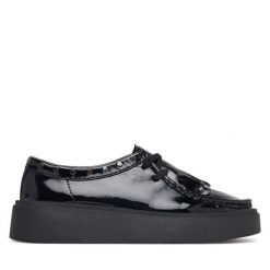 Półbuty Clarks. Czarne półbuty damskie Clarks, bez wzorów, bez obcasa, na płaskiej podeszwie, bez zapięcia. Za 569.99 zł.