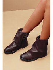 C'M Botki w kolorze czerwonym rozmiar: 41. Czerwone botki damskie C'M, bez obcasa, bez zapięcia. Za 130.99 zł.