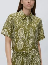 Koszula z wiskozą - oliwkowy. Zielone koszule damskie Reserved, l, bez wzorów, z tkaniny, bez kołnierzyka, bez ramiączek. Za 99.99 zł.