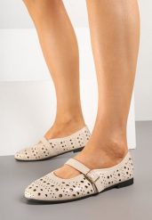 Beżowe Balerinki Ażurowe z Zapięciem na Sprzączkę Tallia. Brązowe balerinki damskie Born2be, w ażurowe wzory. Za 49.99 zł.