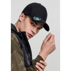 Czapka Flexfit 110 Pique. Czarne czapki z daszkiem damskie FLEXFIT, bez wzorów. Za 148.50 zł.