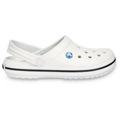 Klapki Crocs Crocband. Białe klapki damskie Crocs, bez wzorów, bez obcasa, bez zapięcia. W wyprzedaży za 148.47 zł.