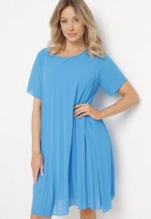 Niebieska Sukienka Plisowana z Lekko Luźnym Fasonie Forxia. Niebieskie sukienki damskie Born2be, bez wzorów, eleganckie, bez ramiączek. Za 99.99 zł.