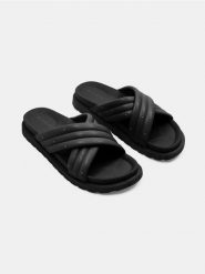 Klapki z ozdobnymi dżetami - czarny. Czarne klapki damskie Sinsay, bez wzorów, bez obcasa, bez zapięcia. W wyprzedaży za 39.99 zł.