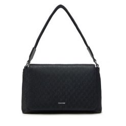 Torebka Calvin Klein. Czarne listonoszki damskie Calvin Klein, bez wzorów, bez dodatków. Za 349.99 zł.