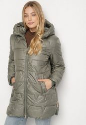 Zielona Pikowana Kurtka o Prostym Kroju z Kapturem Nalarea. Zielone kurtki damskie Born2be, plus size, bez wzorów, z dzianiny, z kapturem. Za 179.99 zł.