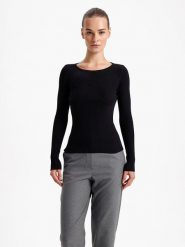 BGN Sweter w kolorze czarnym rozmiar: 38. Czarne swetry klasyczne damskie BGN, bez kołnierzyka. Za 113.95 zł.