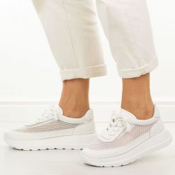 Białe skórzane sneakersy damskie T.Sokolski 241. Białe obuwie sportowe damskie Sokolski, na lato, z dresówki, bez zapięcia. Za 249.00 zł.