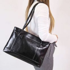 Torebka skórzana damska DAN-A T75 czarna. Czarne torebki klasyczne damskie DAN-A, ze skóry, bez dodatków. Za 399.99 zł.