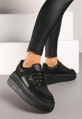 Czarne Sneakersy Vices na Grubej Podeszwie z Tłoczeniem i Aplikacją Trójkąta Woriri. Czarne obuwie sportowe damskie Born2be, z jeansu, bez zapięcia. Za 129.99 zł.