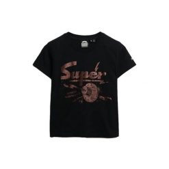 Damska dopasowana koszulka Superdry Band Merch. Czarne bluzki damskie Superdry, bez wzorów, bez kołnierzyka, bez ramiączek. W wyprzedaży za 135.70 zł.