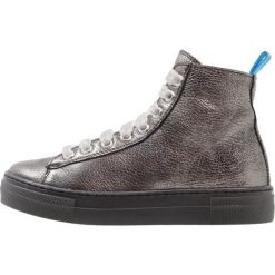 Hip Tenisówki i Trampki wysokie dark silver. Szare buty sportowe dziewczęce Hip, z materiału. W wyprzedaży za 344.25 zł.