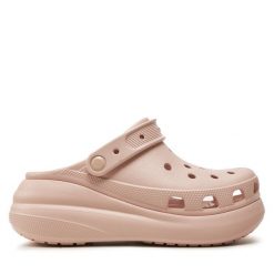 Klapki Crocs. Czerwone klapki damskie Crocs, bez wzorów, bez obcasa, bez zapięcia. Za 259.99 zł.