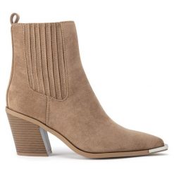 Botki DeeZee. Brązowe botki damskie DeeZee, bez obcasa, na słupku, bez zapięcia. Za 199.99 zł.
