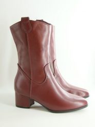 Bellucci Botki w kolorze bordowym rozmiar: 39. Czerwone botki damskie Bellucci, eleganckie, bez obcasa, bez zapięcia. Za 152.99 zł.