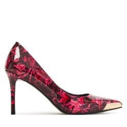 Szpilki Versace Jeans Couture. Czerwone szpilki damskie Versace Jeans Couture, bez wzorów, z jeansu, bez obcasa, na szpilce, bez zapięcia. Za 699.99 zł.