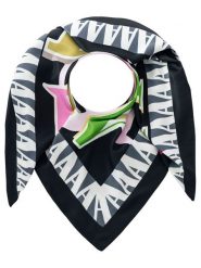 Zwillingsherz Chusta trójkątna "Letters" w kolorze czarnym ze wzorem - 138 x 68 cm rozmiar: onesize. Czarne chusty damskie Zwillingsherz, bez wzorów, z materiału. Za 83.22 zł.