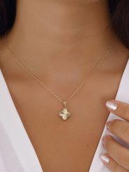 Nakkash Pozłacany naszyjnik z elementem ozdobnym - dł. 42 cm rozmiar: onesize. Żółte naszyjniki damskie Nakkash, metalowe. Za 43.99 zł.