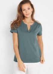 Bawełniany T-shirt z dekoracyjnym dekoltem. Czarne t-shirty damskie bonprix, bez wzorów, z bawełny, bez kołnierzyka. Za 62.99 zł.