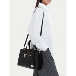 Torebka MEXX. Czarne kuferki damskie Mexx, bez wzorów, bez dodatków. Za 299.99 zł.