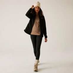 Bluza damska z kapturem Elinn. Czarne bluzy damskie Regatta, bez wzorów, z polaru, z kapturem. W wyprzedaży za 205.00 zł.