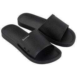 Japonki damskie Ipanema Anat Classic. Czarne klapki damskie Ipanema, bez wzorów, z gumy, bez obcasa, bez zapięcia. Za 109.99 zł.